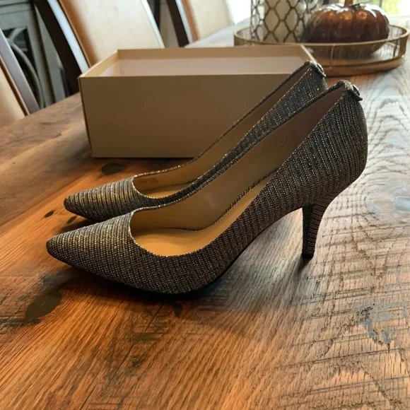 Michael kors flex deals kitten pump silver glitter